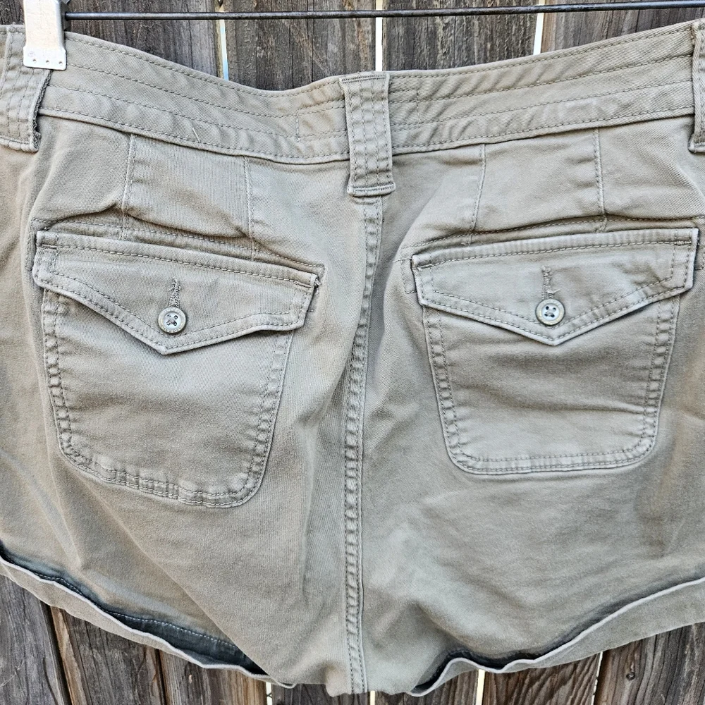 Torrid Women's Tan Shorts Size 18 - Picture 13 of 16